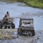 Avventura in montagna con Quad bike off-road 4 x 4 in condizioni estreme